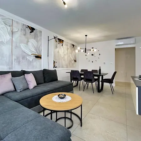 Punta - Luxury With Pool 5* Silo (Krk)