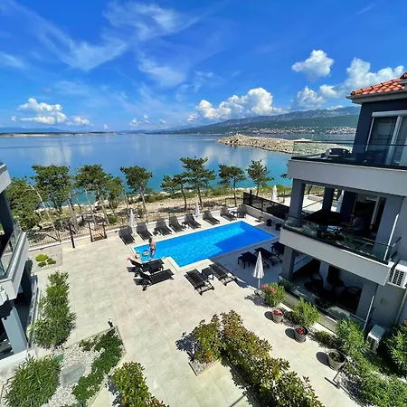 Gostinjska kuća Punta - Luxury With Pool Silo (Krk)