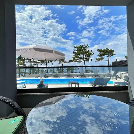 Punta - Luxury With Pool 5* Silo (Krk)