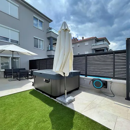 Punta - Luxury With Pool Silo (Krk)