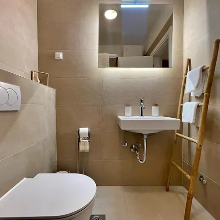 Gostinjska kuća Punta - Luxury With Pool Silo (Krk)
