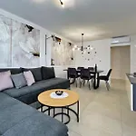 Punta - Luxury With Pool 5* Šilo