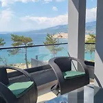 Πανσιόν Punta - Luxury With Pool