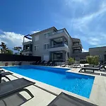 Punta - Luxury With Pool Πανσιόν 5*