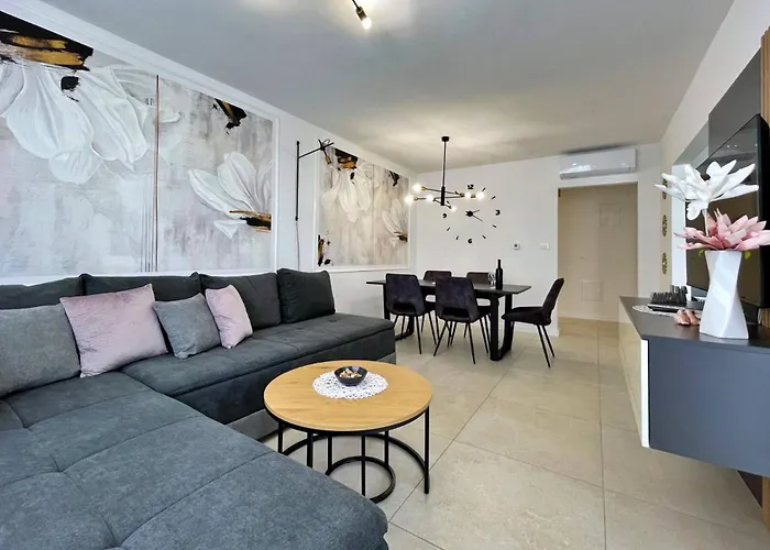 Punta - Luxury With Pool 5* Šilo